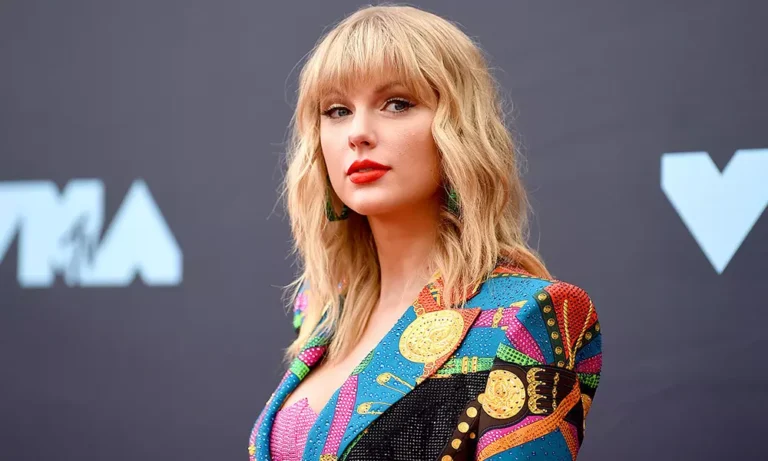 How old is Taylor Swift